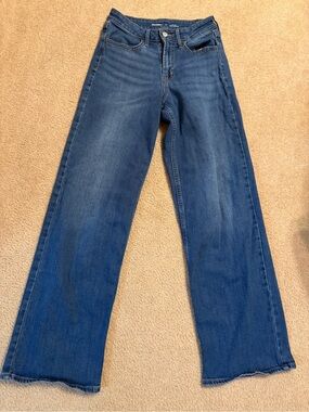 Old Navy Women's Wide Leg Jeans in Medium Blue